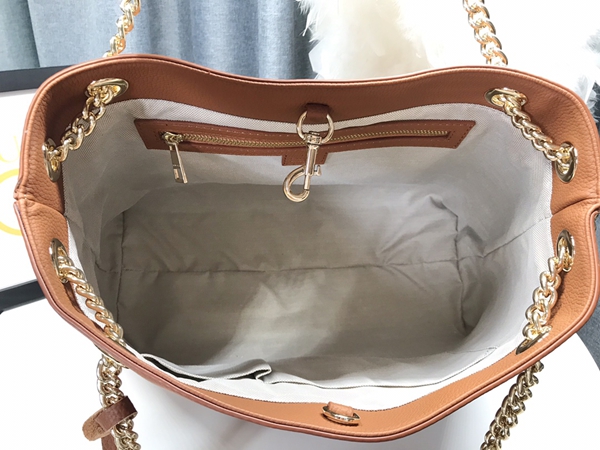激安グッチバッグコピー着用イメージ
